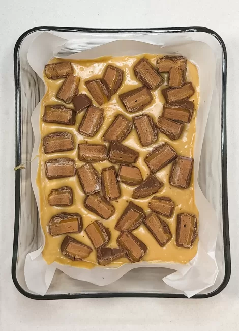 warm fudge with Mars bar chocolate pieces in it